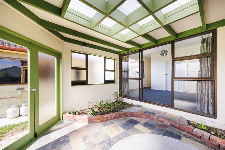 Photo of property in 9 Shamrock Street, Takaro, Palmerston North, 4412