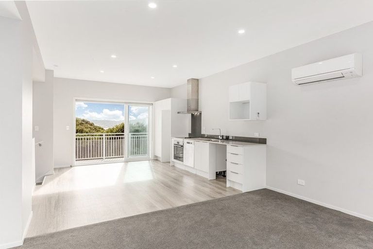Photo of property in 5 Kohu Way, Whitby, Porirua, 5024
