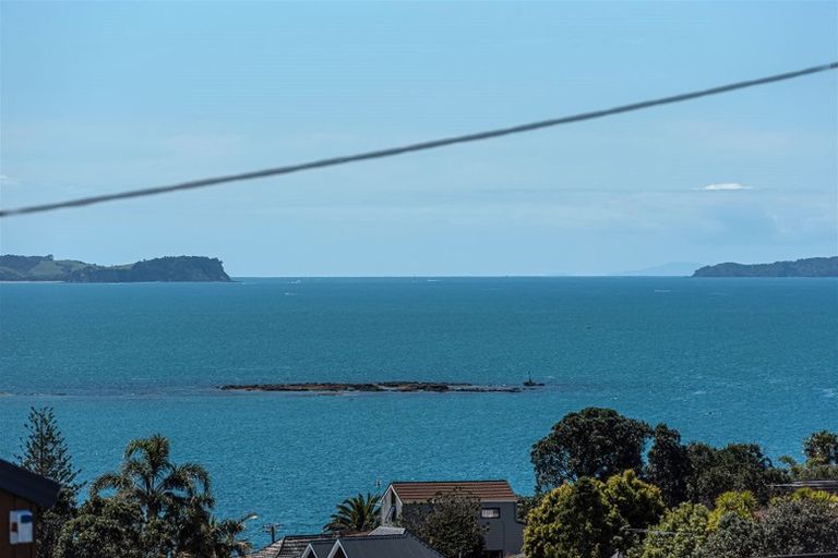 Photo of property in 11a Montgomery Avenue, Rothesay Bay, Auckland, 0630