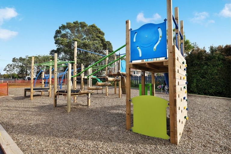 Photo of property in 30a/4 Tirimoana Road, Te Atatu South, Auckland, 0602