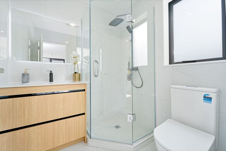 Photo of property in 30a/4 Tirimoana Road, Te Atatu South, Auckland, 0602