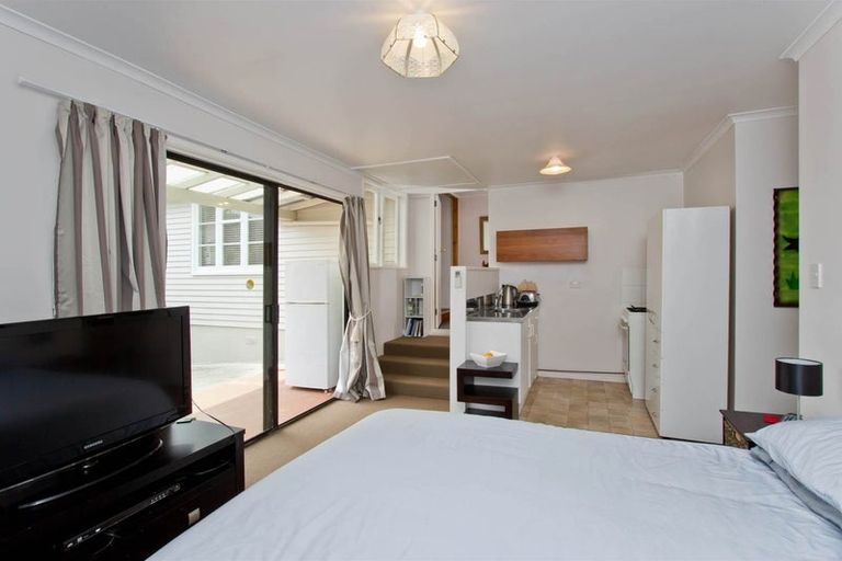 Photo of property in 30 Kokiri Street, Te Atatu South, Auckland, 0610