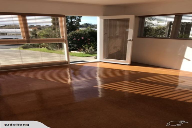 Photo of property in 5 Madison Place, Forrest Hill, Auckland, 0620