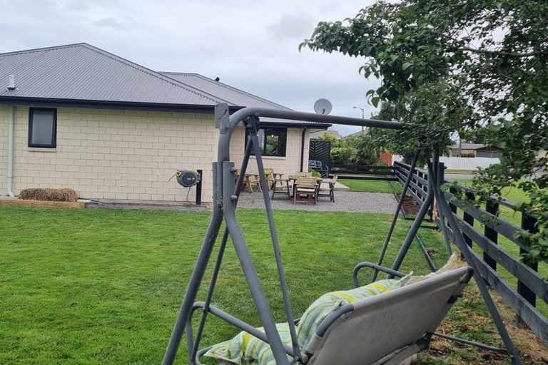 Photo of property in 33 Seadown Crescent, Amberley, 7410