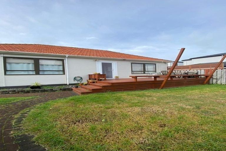 Photo of property in 33 Birdwood Avenue, Papatoetoe, Auckland, 2025