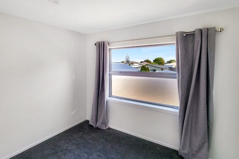 Photo of property in 4/12 Mana Avenue, Titahi Bay, Porirua, 5022