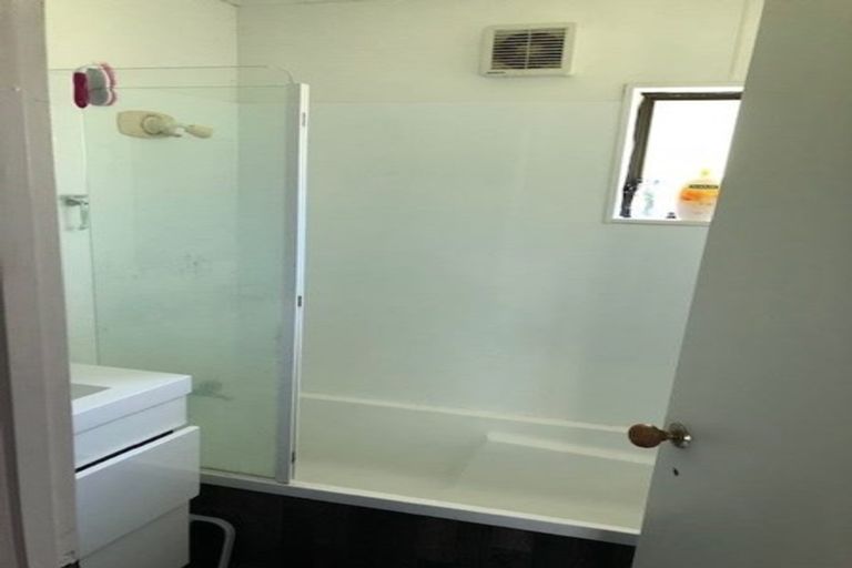 Photo of property in 1/6 Helena Street, Massey, Auckland, 0614