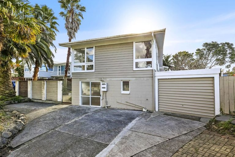 Photo of property in 10 La Trobe Street, Pakuranga Heights, Auckland, 2010