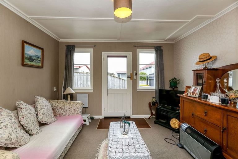 Photo of property in 2 Karamu Street, Strandon, New Plymouth, 4312