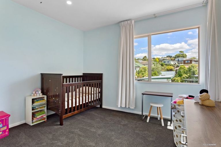 Photo of property in 1/64 Hogans Road, Glenfield, Auckland, 0629
