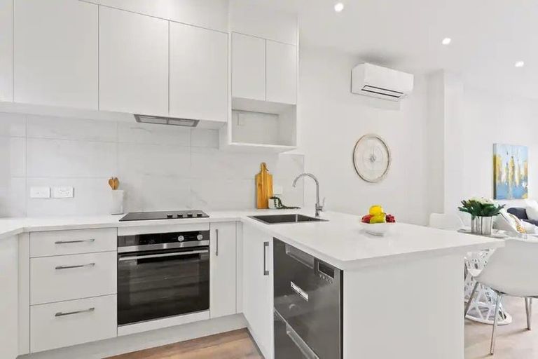 Photo of property in 27 Meg Lane, Glen Eden, Auckland, 0602