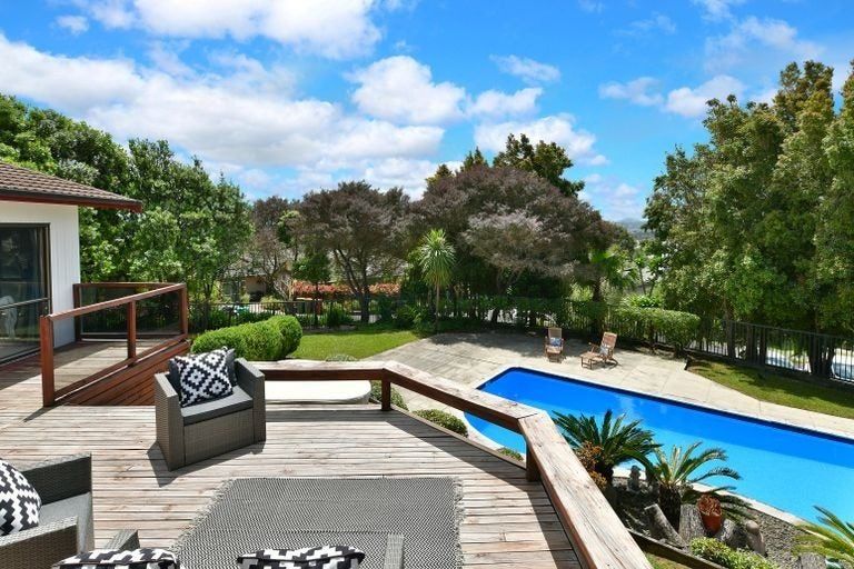 Photo of property in 77 Matija Place, Red Beach, 0932