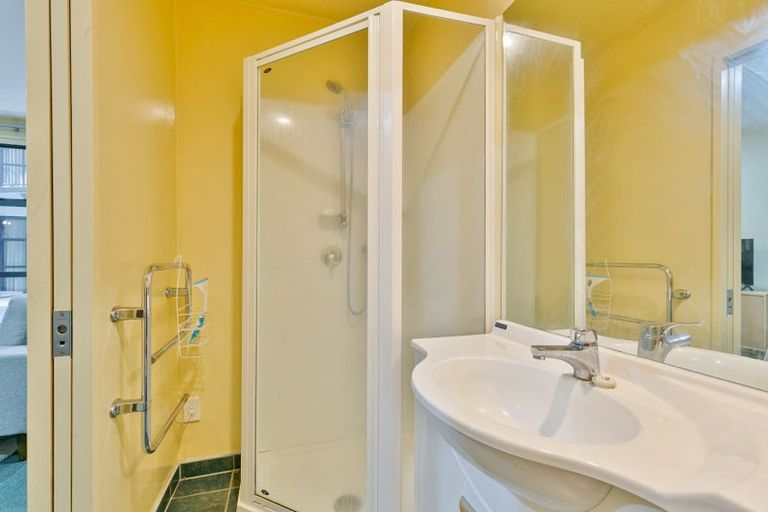 Photo of property in Atrium Towers, 1h/154 The Terrace, Wellington Central, Wellington, 6011