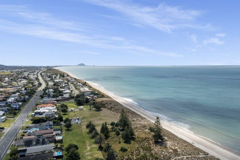 Photo of property in 1 Butterworth Crescent, Papamoa Beach, Papamoa, 3118