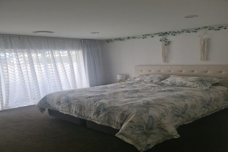 Photo of property in 20 Papa Orchard Drive, Kumeu, 0810