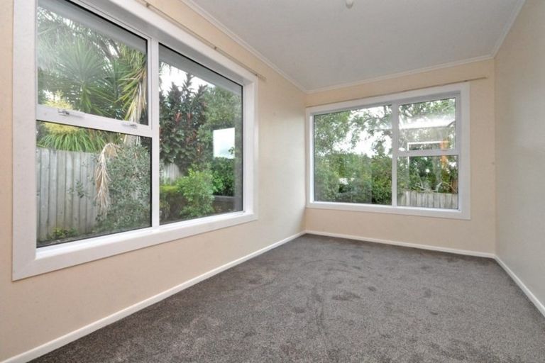 Photo of property in 20 Matipo Road, Te Atatu Peninsula, Auckland, 0610