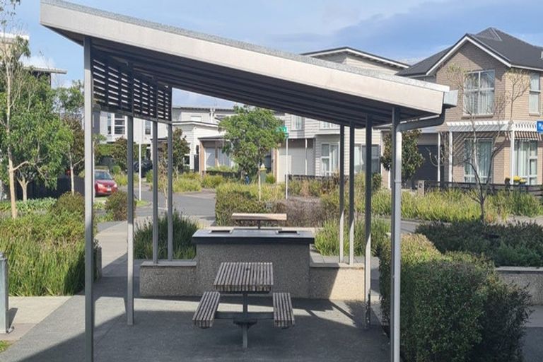 Photo of property in 2 Kotuku Lane, Hobsonville, Auckland, 0616