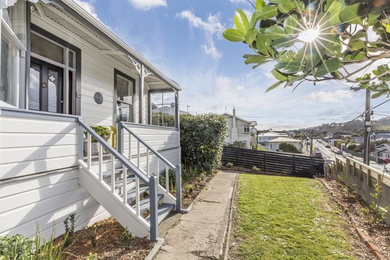 Photo of property in 66 Eden Street, Island Bay, Wellington, 6023