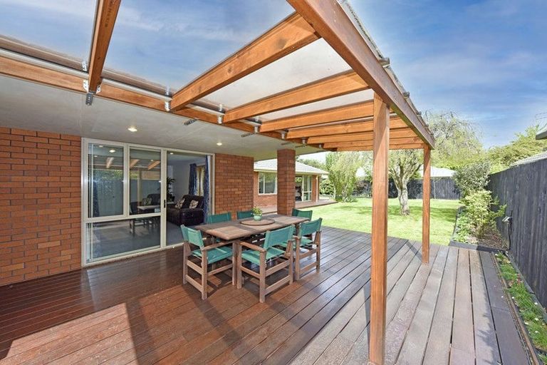 Photo of property in 25 Chesterfield Mews, Russley, Christchurch, 8042