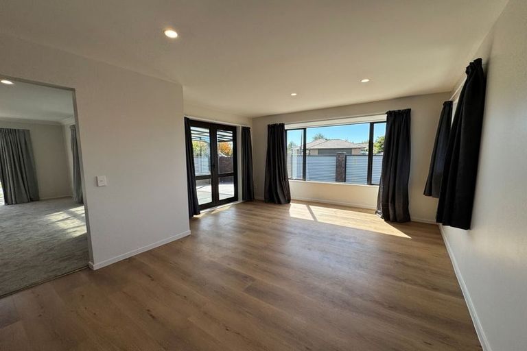 Photo of property in 2 Pyatt Place, Redwood, Christchurch, 8051
