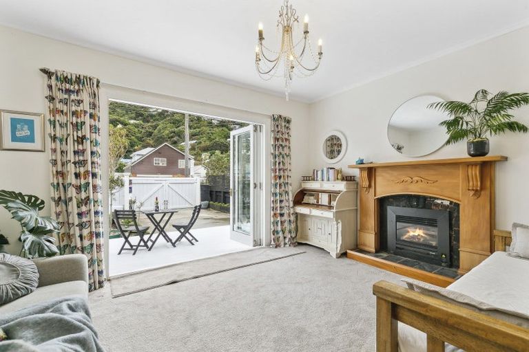 Photo of property in 159 Queens Drive, Lyall Bay, Wellington, 6022