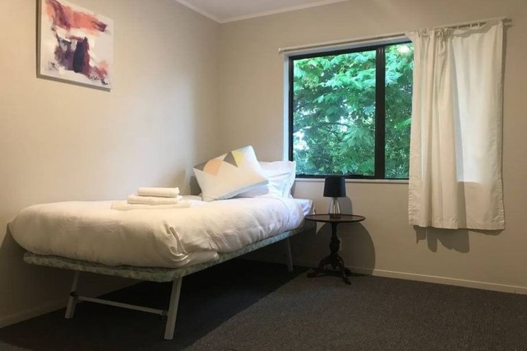 Photo of property in 1/42 Woodlands Crescent, Browns Bay, Auckland, 0630