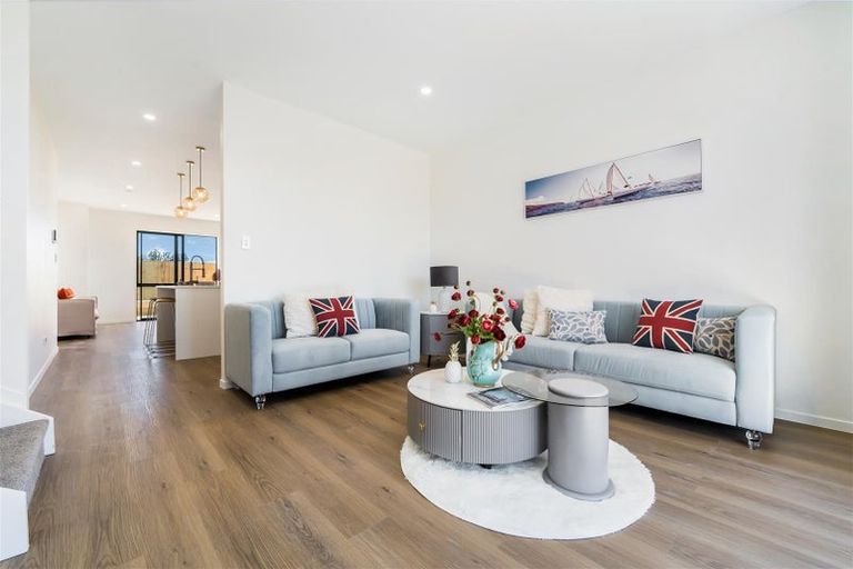 Photo of property in 9 Woven Place, Karaka, Papakura, 2113