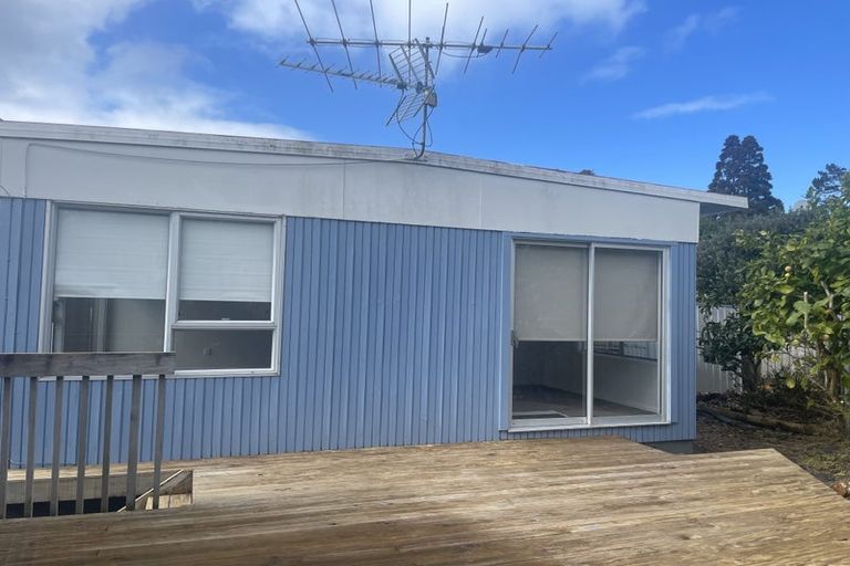 Photo of property in 2/33 Halberg Street, Glenfield, Auckland, 0629