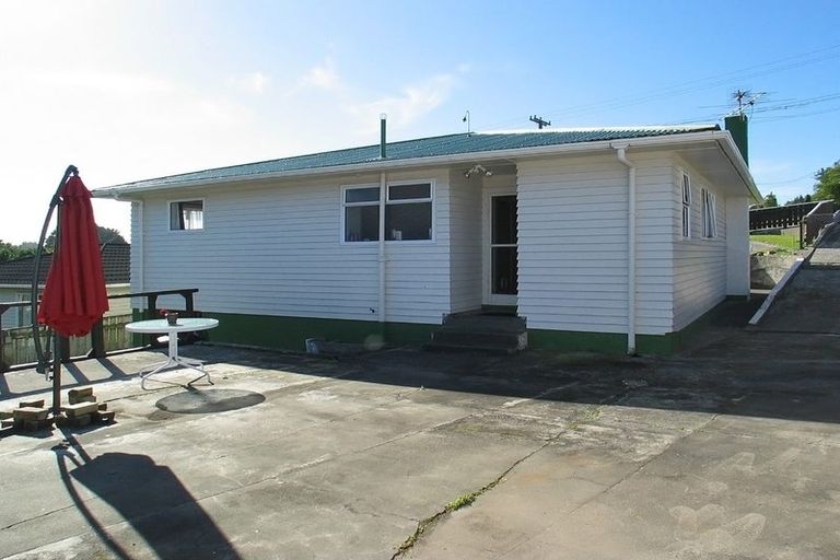 Photo of property in 10 Roberts Street, Tawa, Wellington, 5028