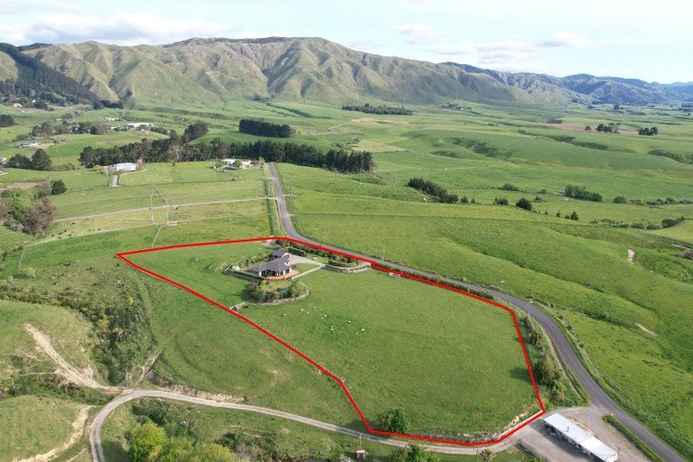 Photo of property in 67 Albert Road, Tokomaru, Palmerston North, 4474