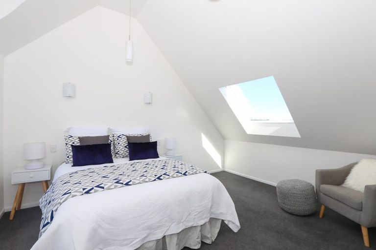 Photo of property in 33u2 Hawker Street, Mount Victoria, Wellington, 6011