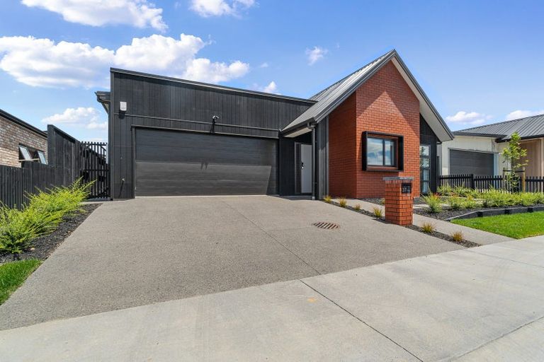 Photo of property in 37 Earp Crescent, Chartwell, 3210