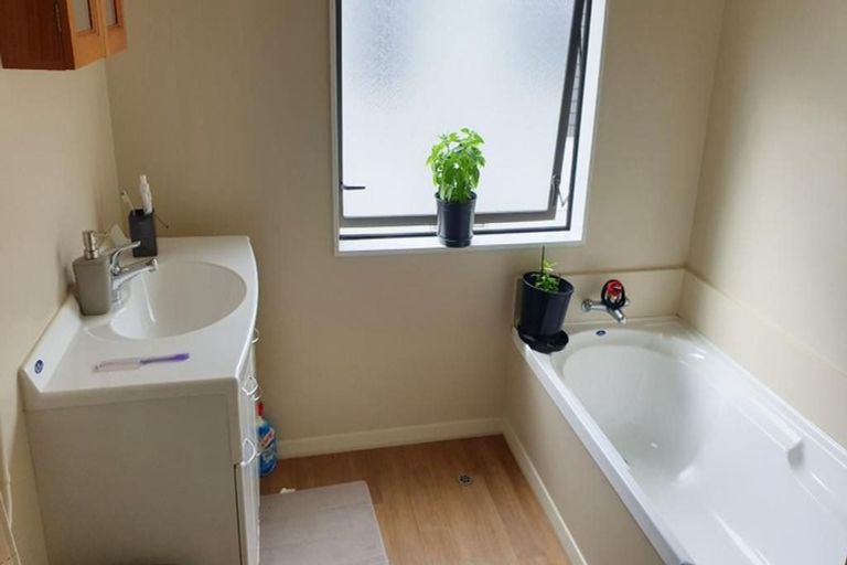 Photo of property in 164a Newlands Road, Newlands, Wellington, 6037