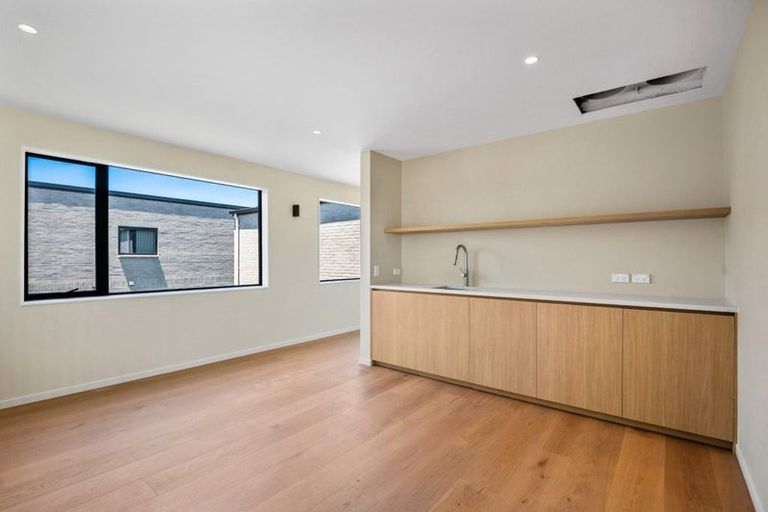 Photo of property in 43 Bristol Freighter Road, Hobsonville, 0616