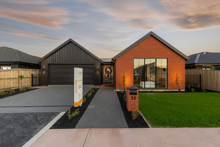 Photo of property in 32 Finstock Way, Rolleston, 7614