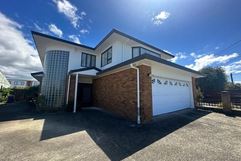 Photo of property in 80 Flanshaw Road, Te Atatu South, Auckland, 0610