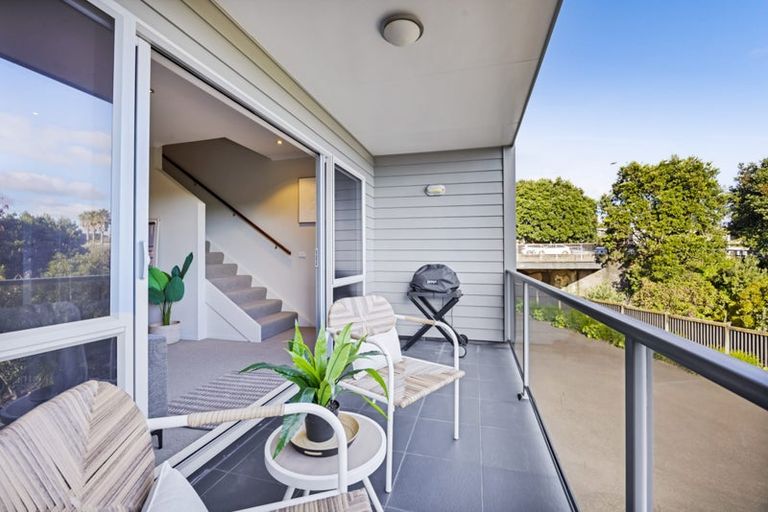 Photo of property in The Strand, 4/16 Ronald Street, Strandon, New Plymouth, 4312