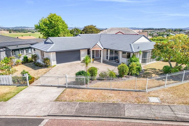 Photo of property in 2 Sunset Close, Western Heights, Hamilton, 3200