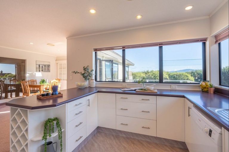 Photo of property in 11 Kea Street, Waikanae, 5036