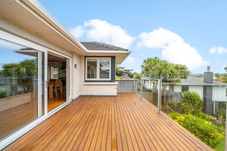 Photo of property in 35 Poto Road, Normandale, Lower Hutt, 5010