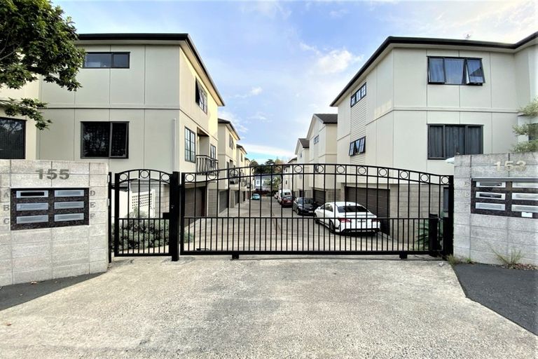 Photo of property in 4 Luxor Place, Massey, Auckland, 0614