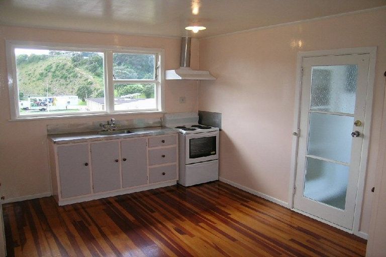 Photo of property in 8 Mark Avenue, Paparangi, Wellington, 6037