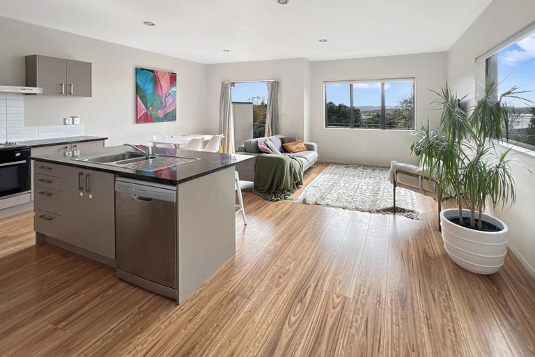 Photo of property in 5/12 Schnapper Rock Road, Schnapper Rock, Auckland, 0632