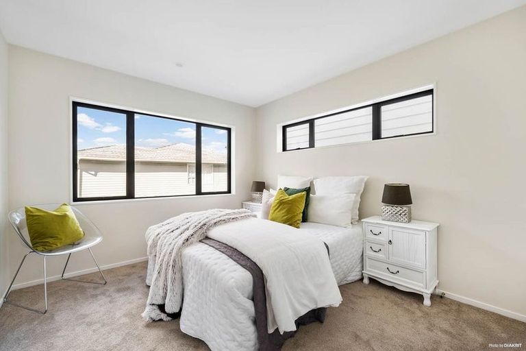 Photo of property in 1/3226 Great North Road, New Lynn, Auckland, 0600