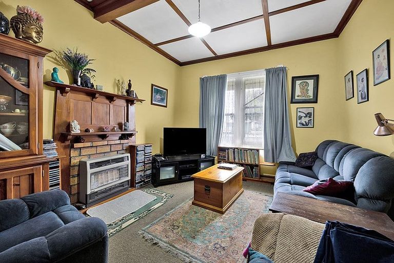 Photo of property in 17 Milmoe Street, Hawera, 4610