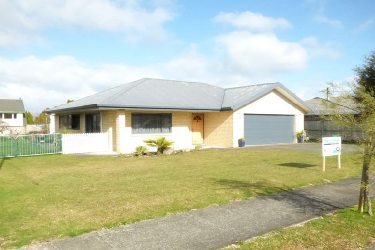 Photo of property in 14 Loveridge Place, Morrinsville, 3300