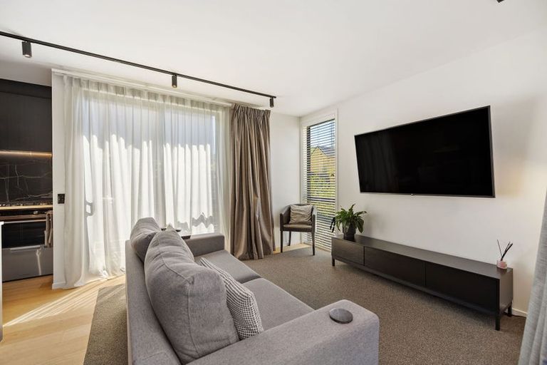 Photo of property in 5 Casterway Crescent, Jacks Point, 9371