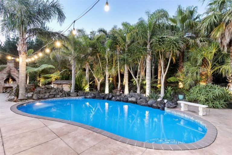 Photo of property in 54 Pinetone Road, Kumeu, 0892