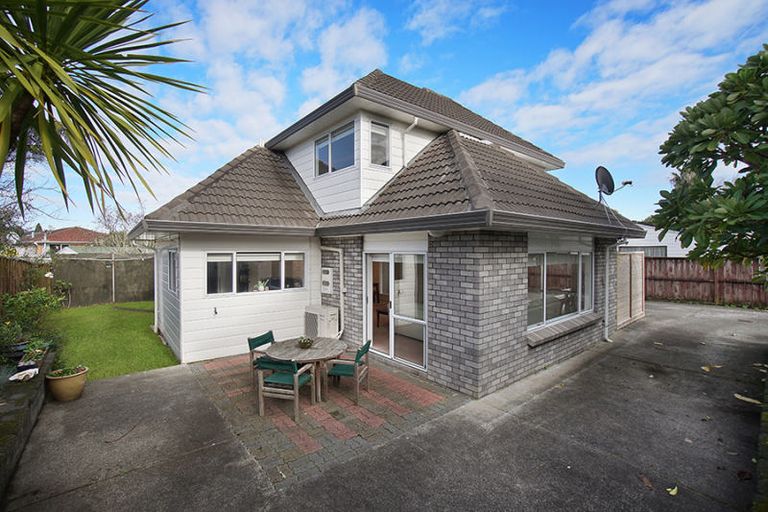 Photo of property in 2/7 Camden Place, Papatoetoe, Auckland, 2025