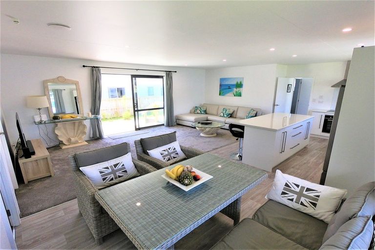 Photo of property in 9 Meenas Place, Cable Bay, 0420